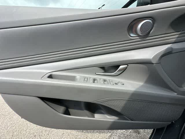 Used 2024 Hyundai Elantra SEL w/ Convenience Package FWD image 19