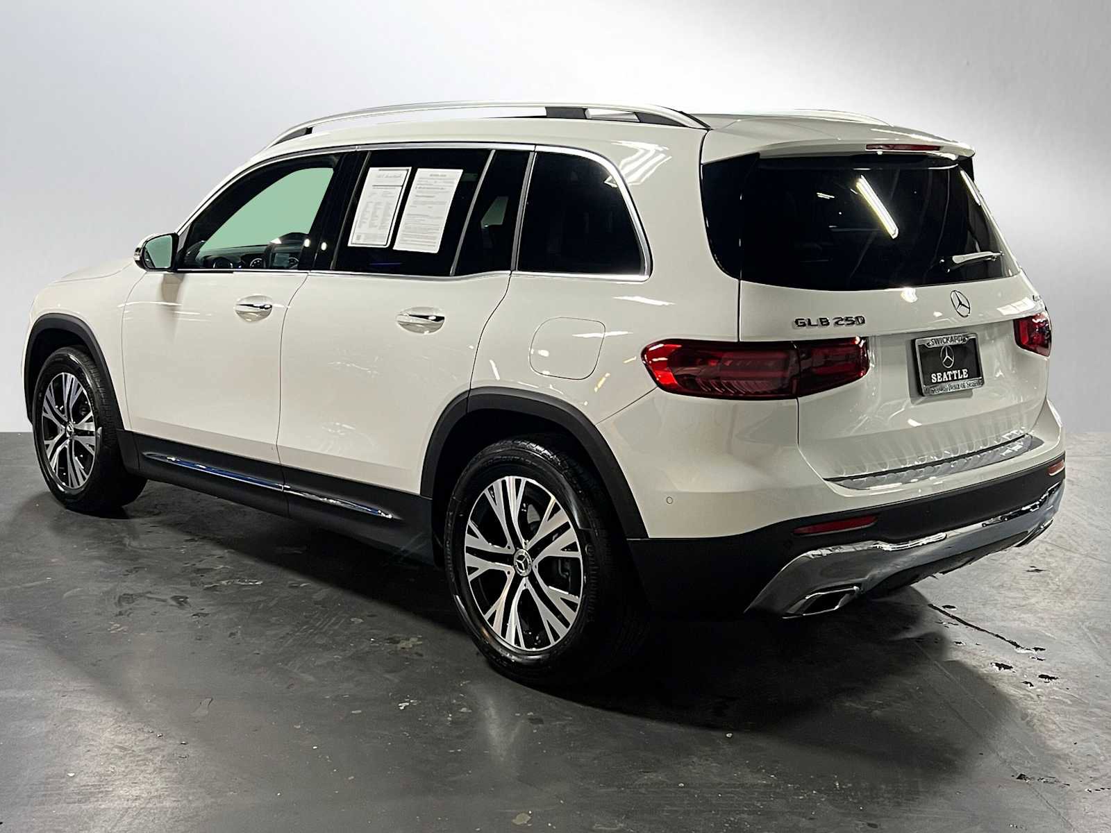 Certified 2025 Mercedes-Benz GLB 250 4MATIC image 5