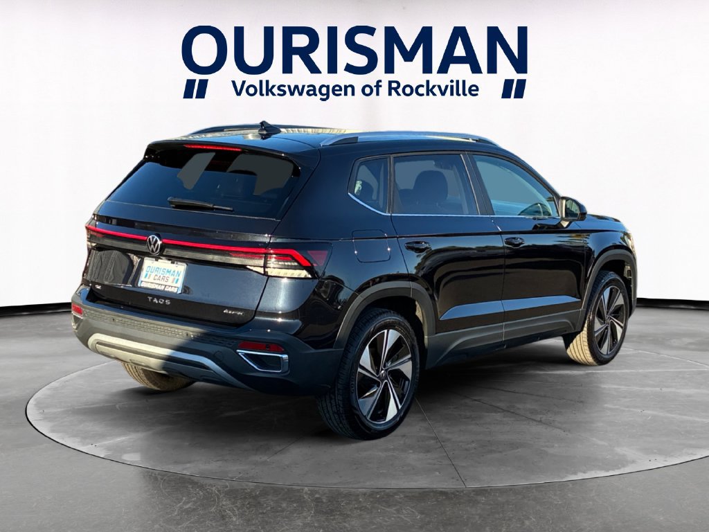 Used 2025 Volkswagen Taos SE w/ Panoramic Sunroof Package AWD/4WD image 6
