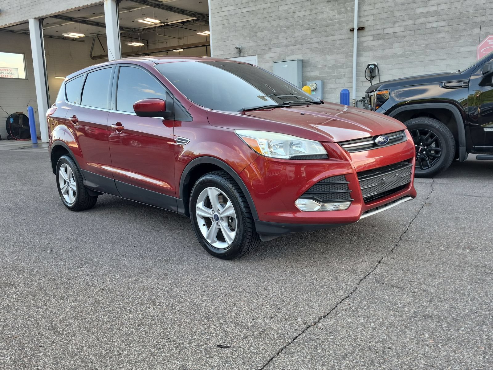 Used 2016 Ford Escape SE AWD/4WD image 2