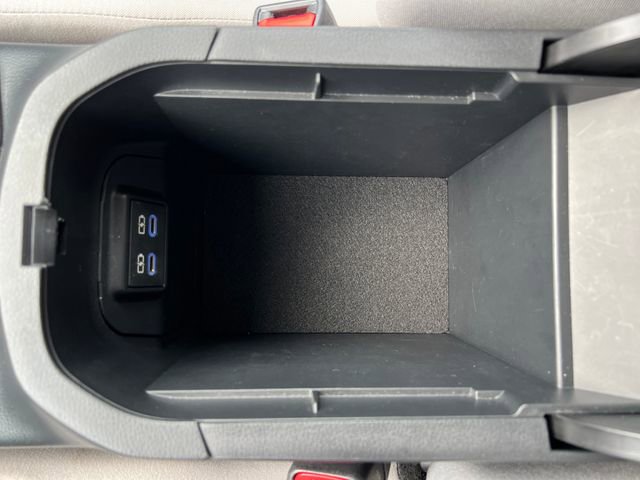 Used 2022 Toyota RAV4 XLE w/ Convenience Package FWD image 28