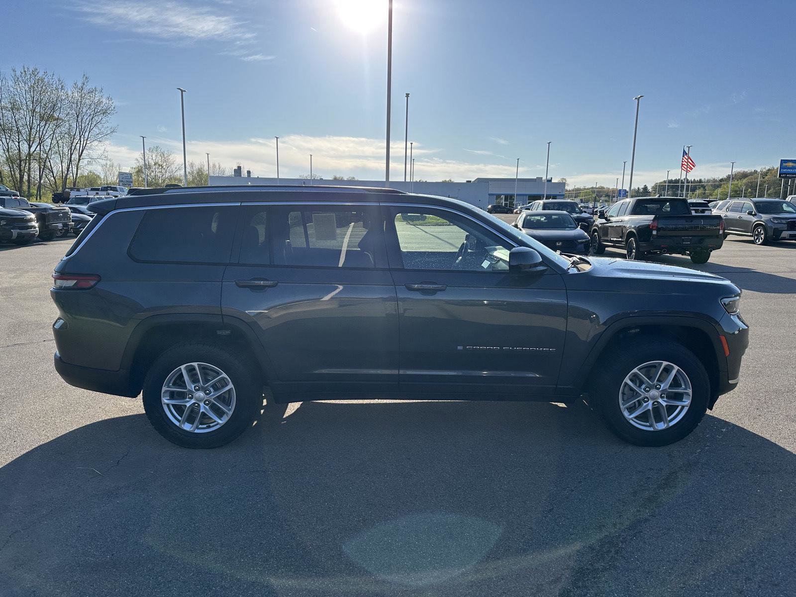 Used 2022 Jeep Grand Cherokee L Laredo w/ Luxury Tech Group I AWD/4WD image 10