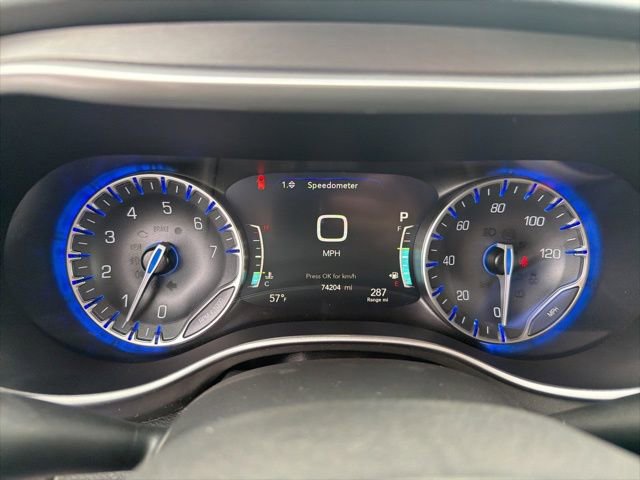 Used 2023 Chrysler Pacifica Touring-L FWD image 16