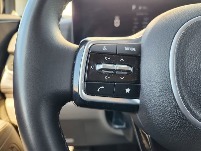 Used 2025 Kia Carnival image 28