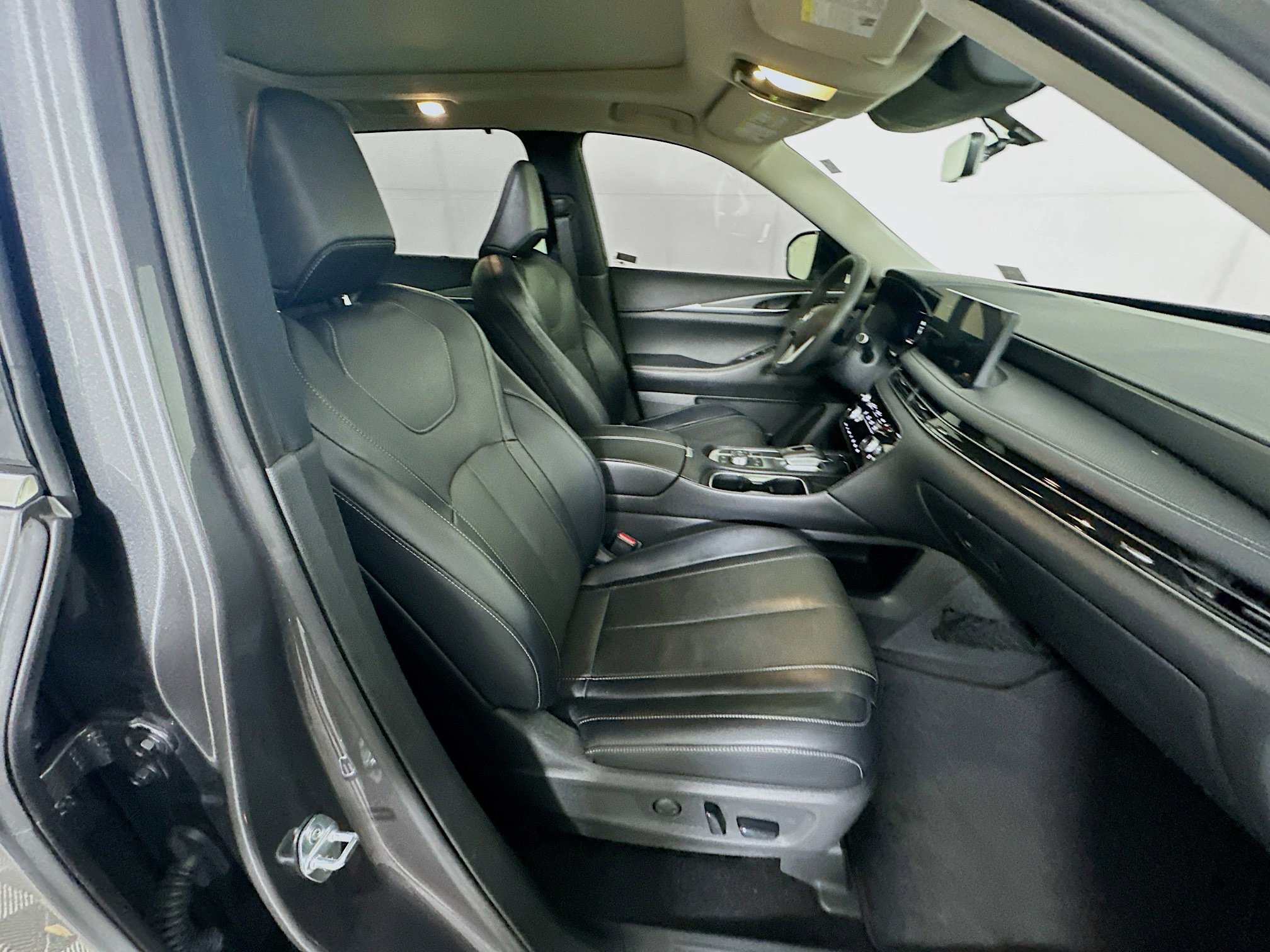 Used 2023 INFINITI QX60 Luxe w/ Cargo Package FWD image 34