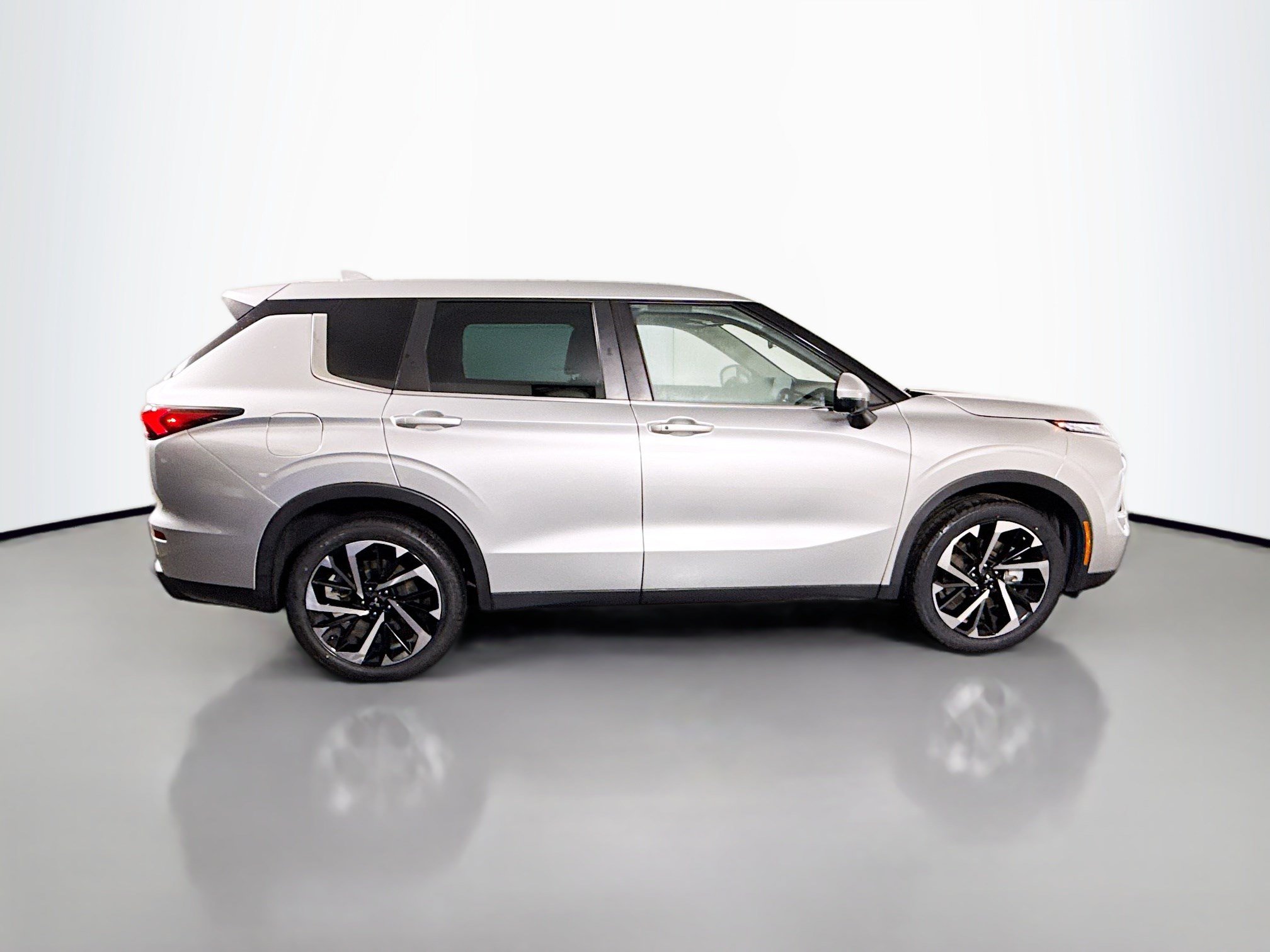 Used 2023 Mitsubishi Outlander SE FWD image 11