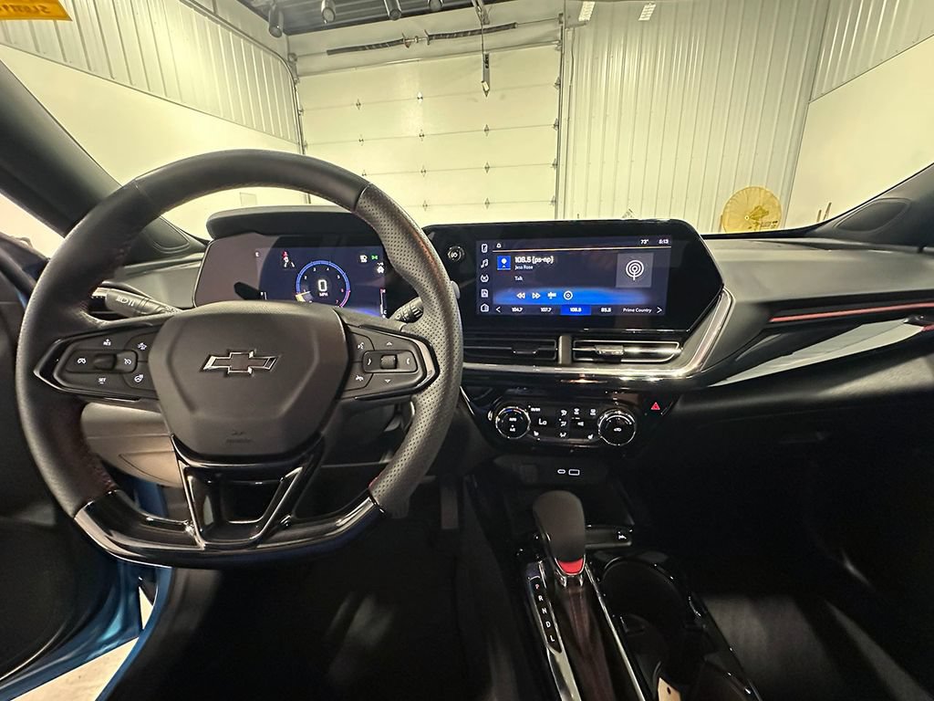 Used 2025 Chevrolet Trax RS FWD image 37