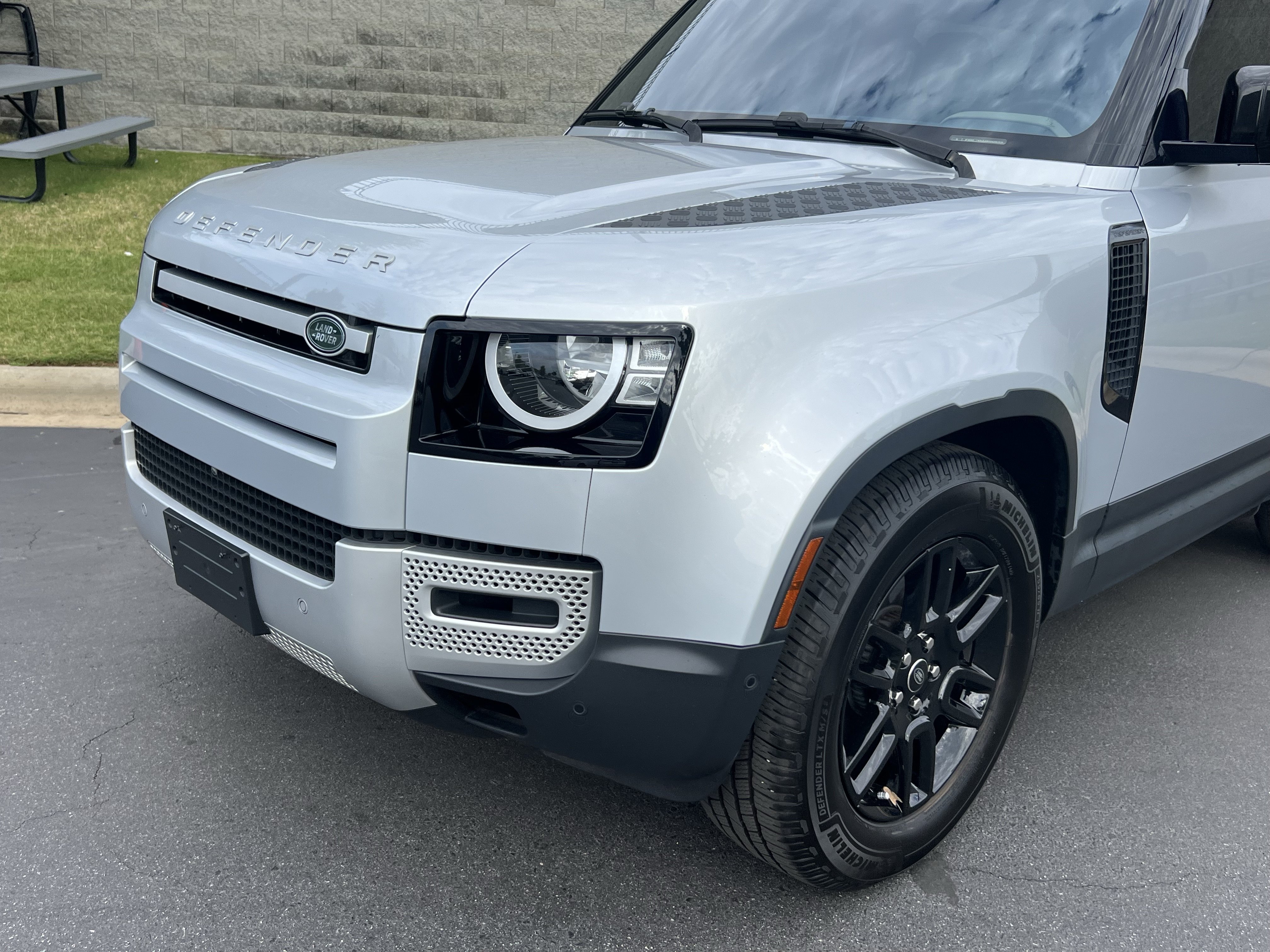 Certified 2022 Land Rover Defender 90 S AWD/4WD image 11