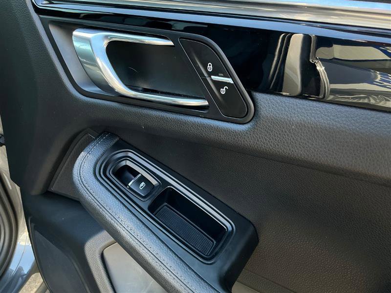 Used 2015 Porsche Macan S image 33