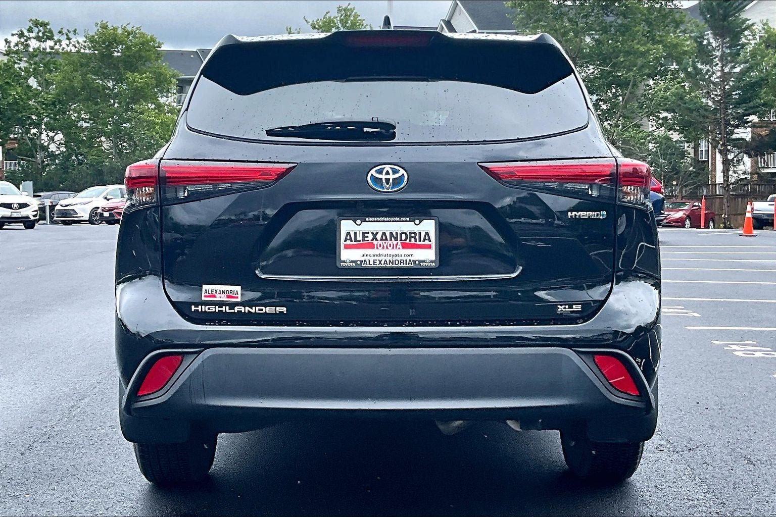 Used 2022 Toyota Highlander XLE AWD/4WD image 4