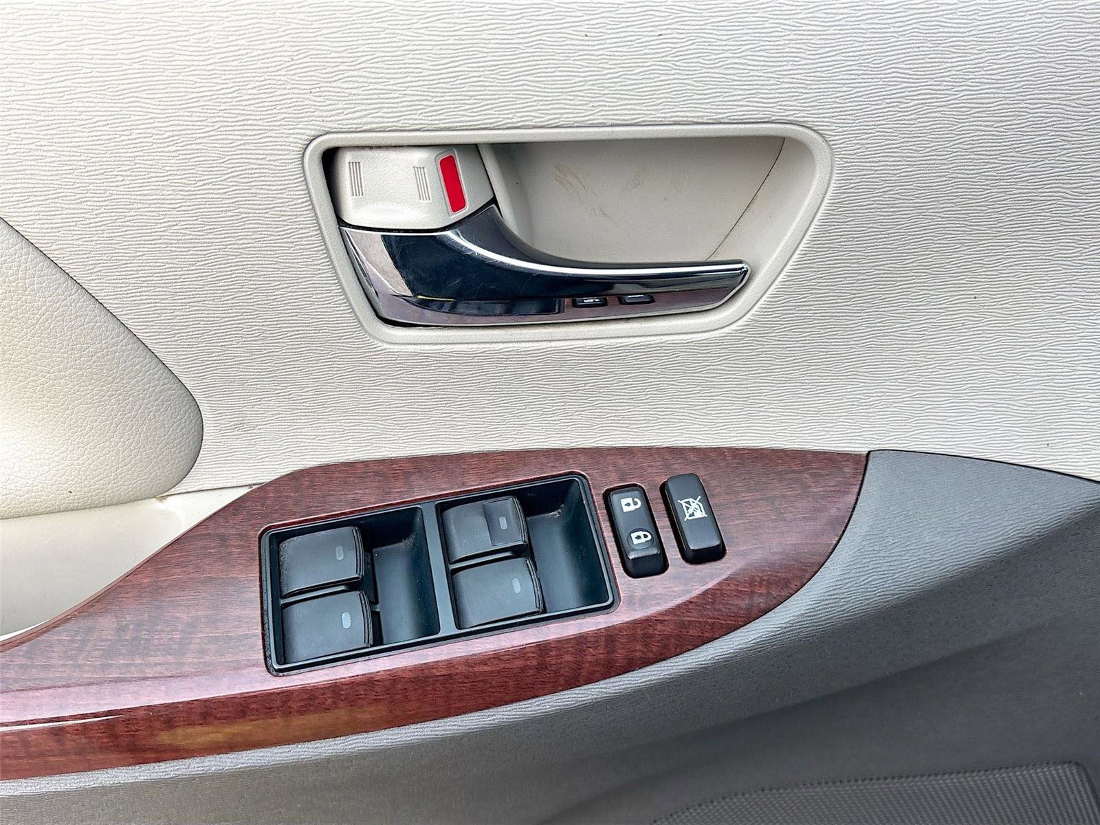 Used 2014 Toyota Sienna XLE image 17