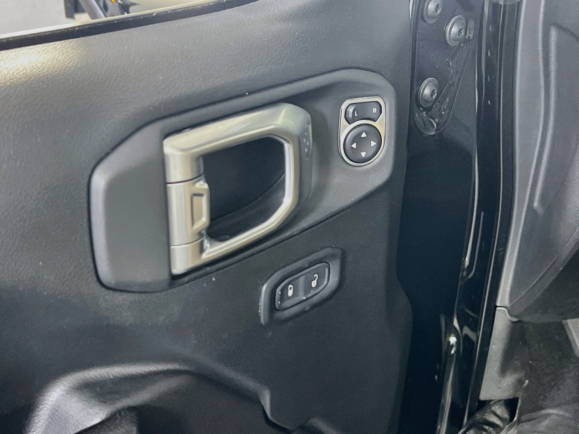 Used 2023 Jeep Gladiator Sport AWD/4WD image 17