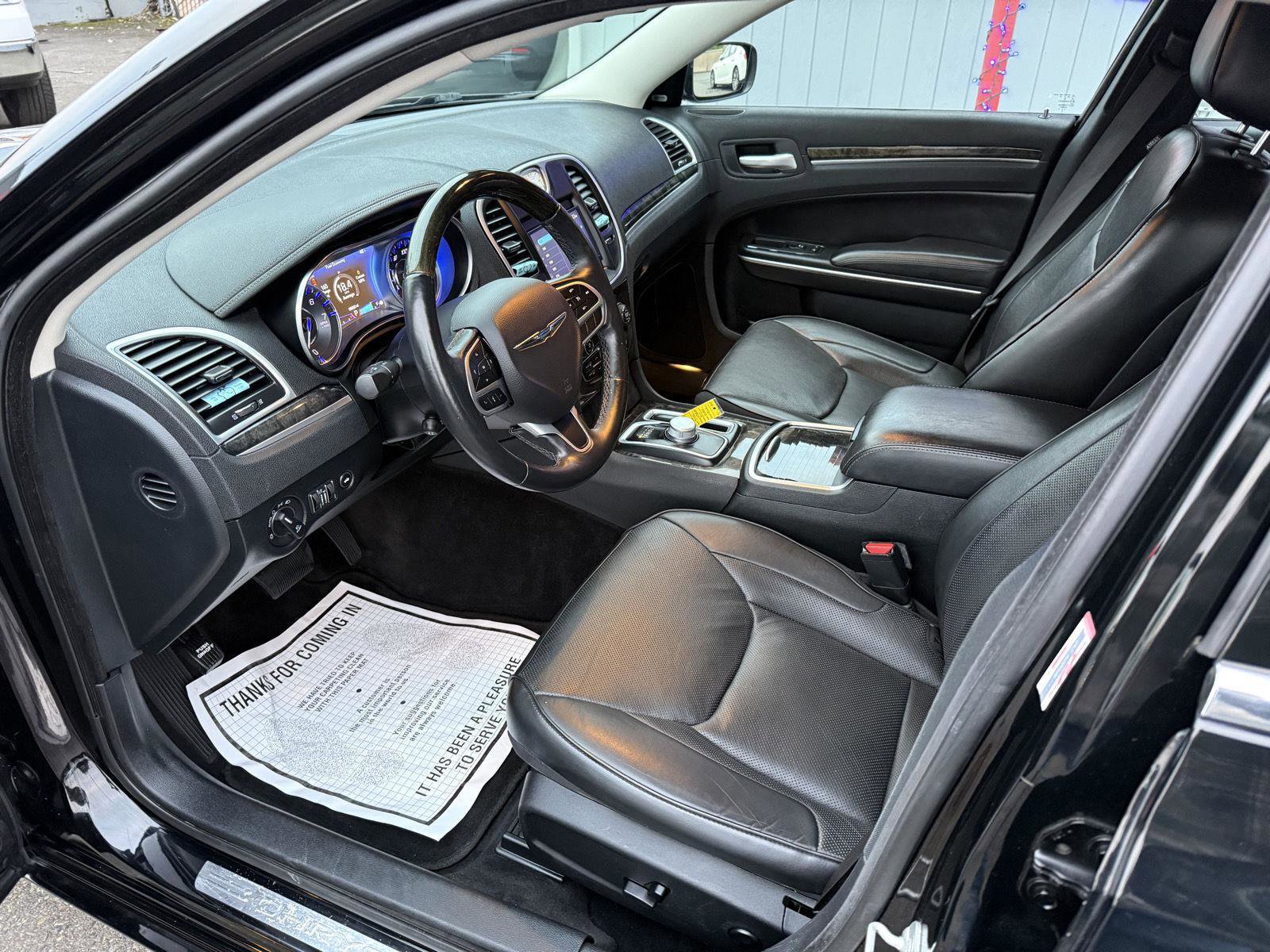 Used 2018 Chrysler 300 Limited image 12