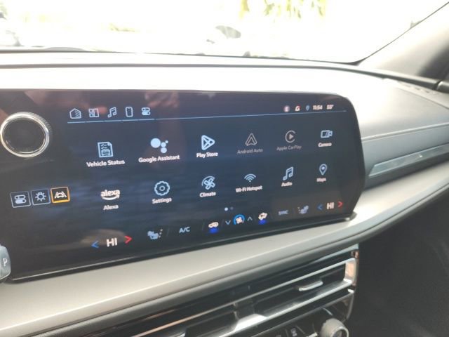 Used 2024 Chevrolet Traverse LS image 27