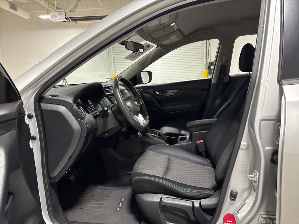 Used 2017 Nissan Rogue S AWD/4WD image 19