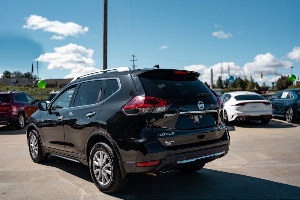 Used 2018 Nissan Rogue SV image 5