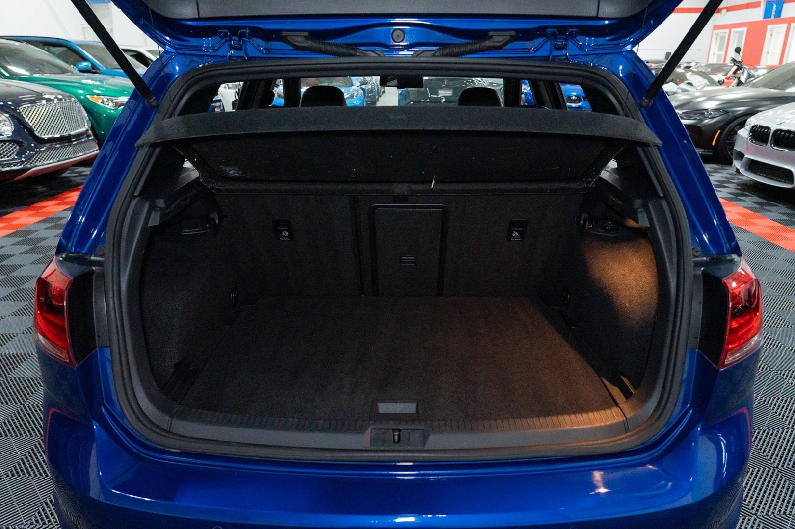 Used 2015 Volkswagen Golf R 4-Door AWD/4WD image 23