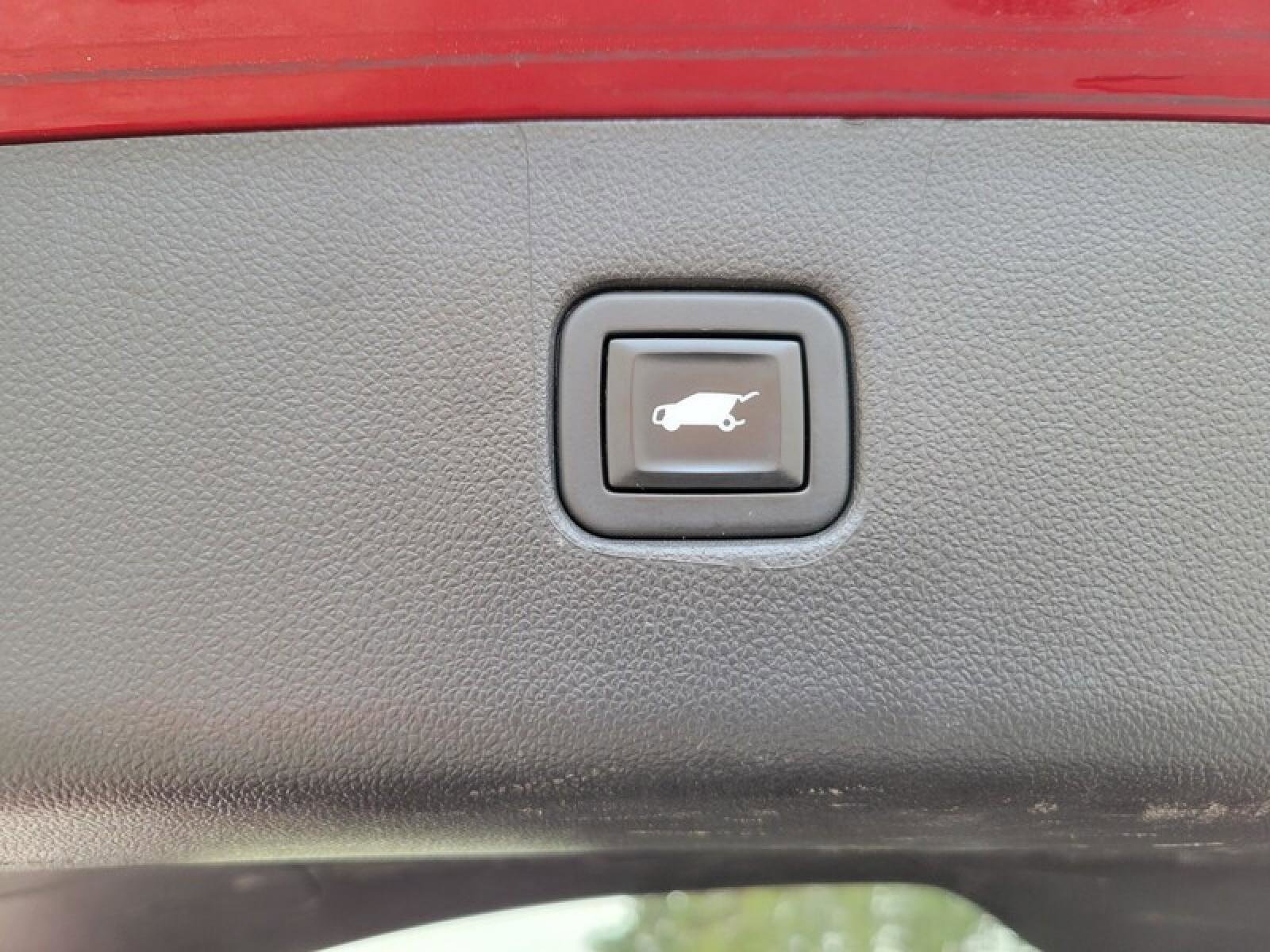 Used 2022 Chevrolet Blazer RS w/ Enhanced Convenience Package FWD image 8