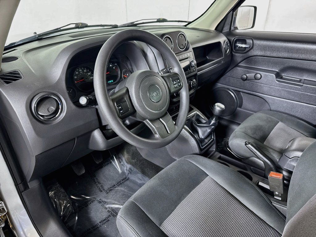 Used 2013 Jeep Patriot Sport FWD image 9