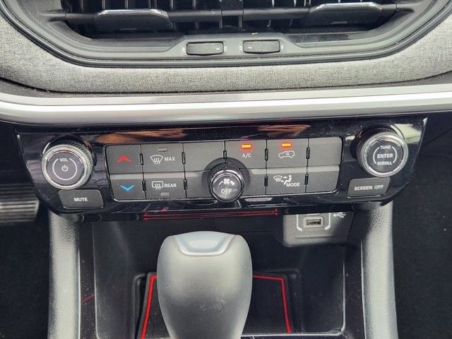 Used 2024 Jeep Compass Latitude image 17