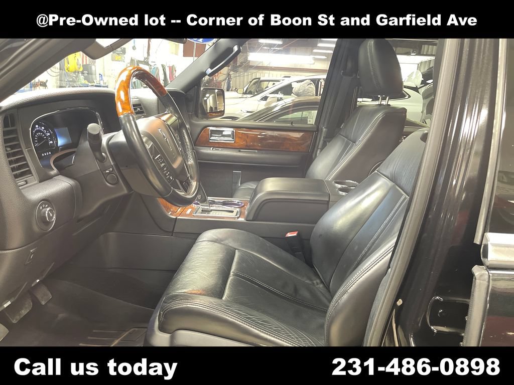 Used 2015 Lincoln Navigator 4WD image 14