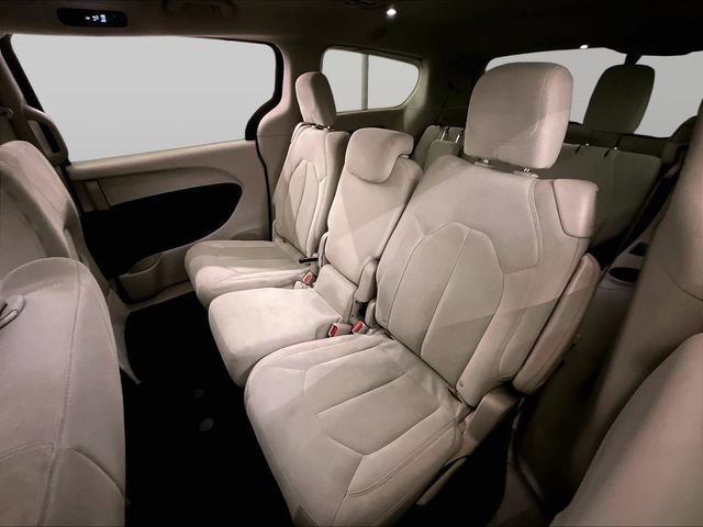 Used 2017 Chrysler Pacifica Touring w/ Tire & Wheel Group FWD image 25