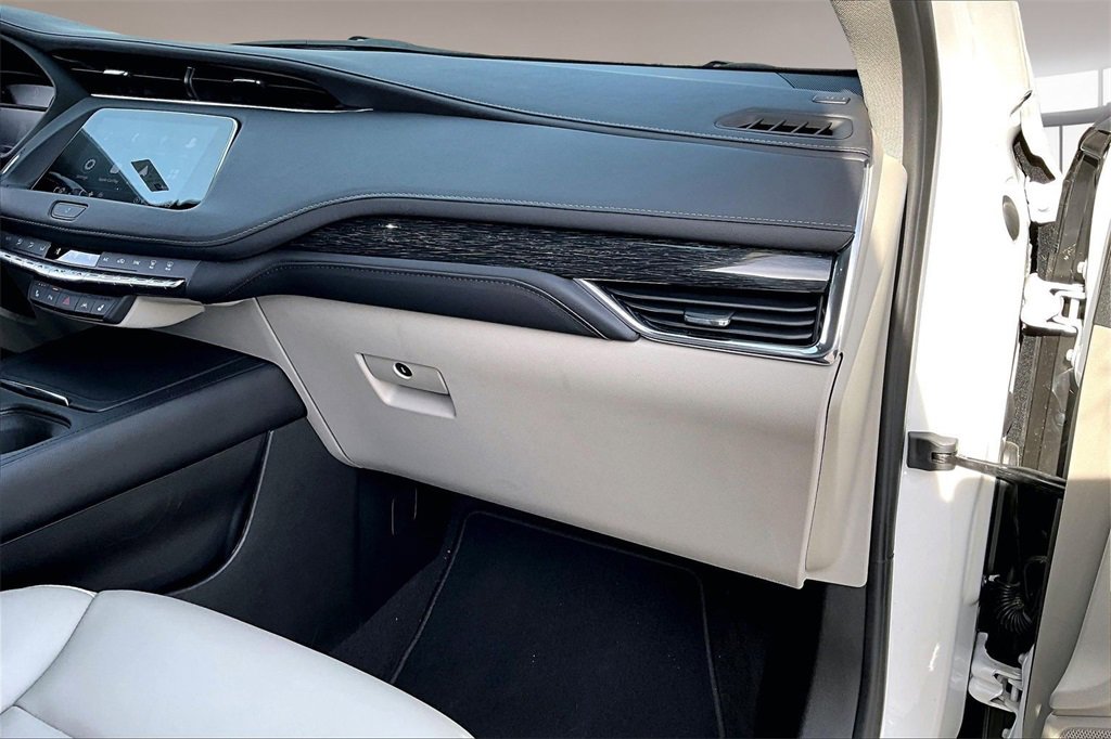 Used 2023 Cadillac XT4 Premium Luxury w/ Cold Weather Package image 16