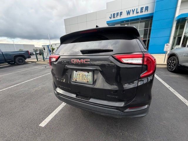 Used 2023 GMC Terrain SLE w/ Driver Convenience Package AWD/4WD image 10