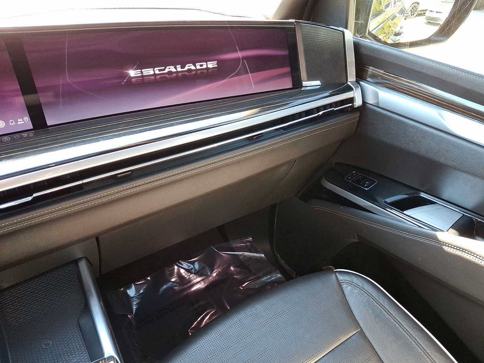Certified 2025 Cadillac Escalade Premium Luxury w/ Touring Package AWD/4WD image 20