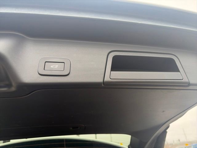 Used 2024 Land Rover Range Rover Evoque S image 35