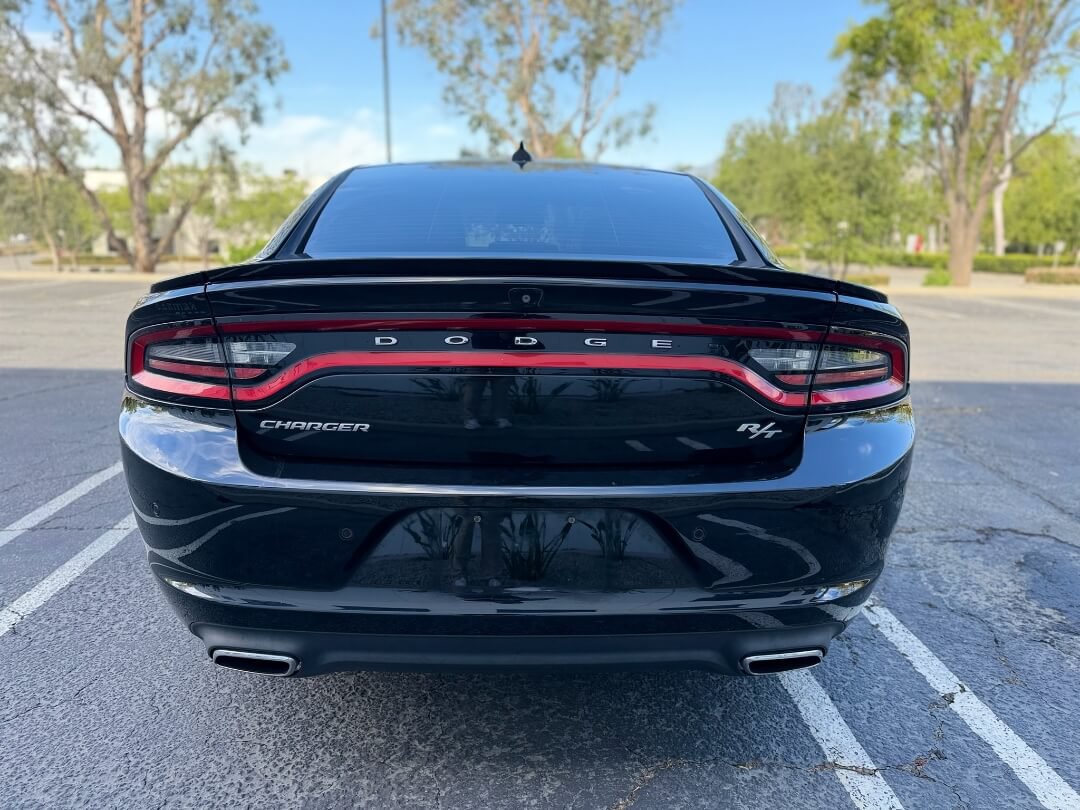 Used 2017 Dodge Charger R/T w/ Plus Group RWD image 5