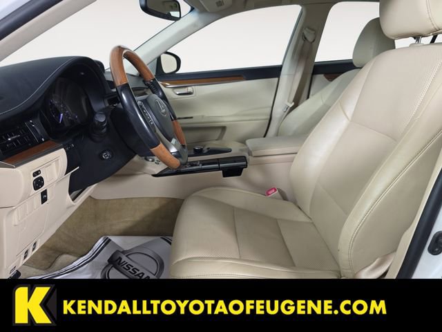 Used 2015 Lexus ES 300h w/ Premium Package w/Bamboo Trim FWD image 9