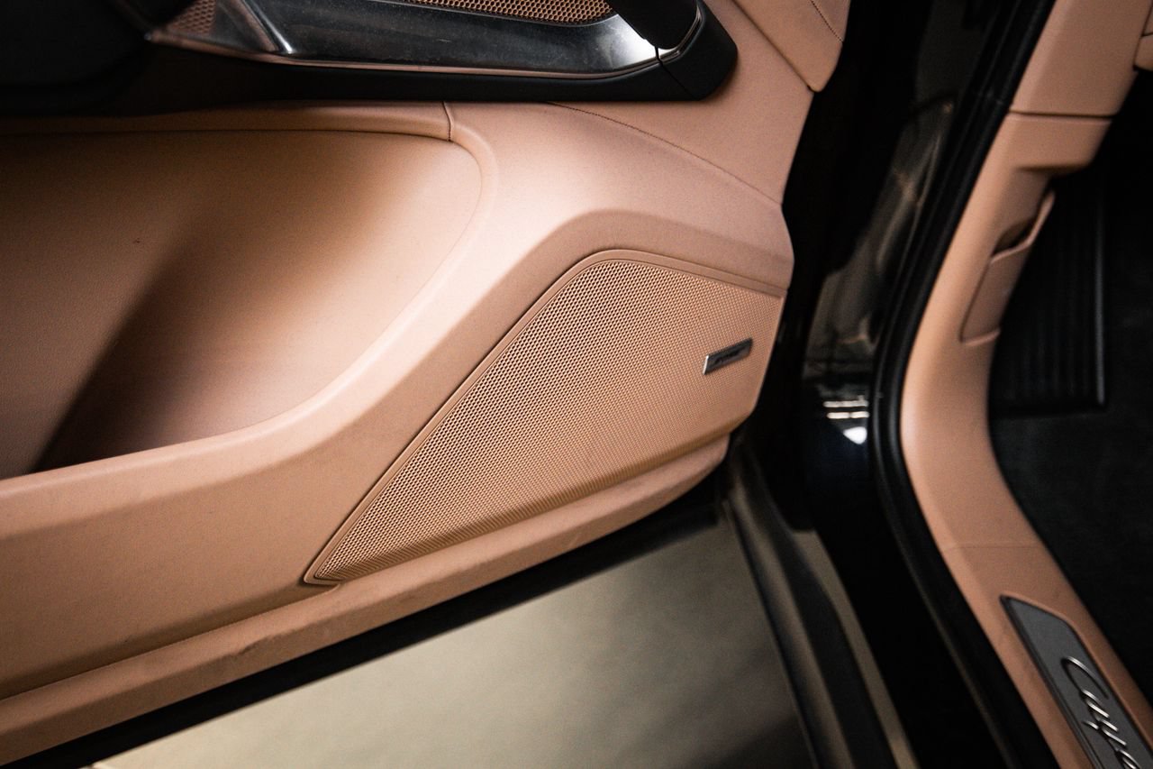 Certified 2022 Porsche Cayenne Turbo S AWD/4WD image 21
