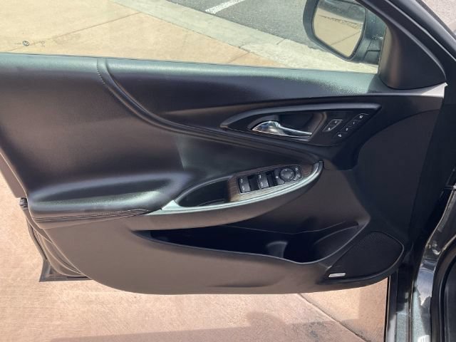 Used 2018 Chevrolet Malibu Premier w/ Premier Sun and Wheel Package FWD image 11