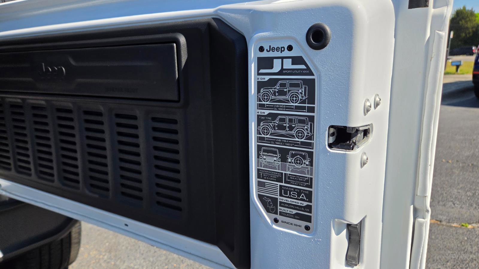 Used 2023 Jeep Wrangler Sahara w/ Cold Weather Group image 58