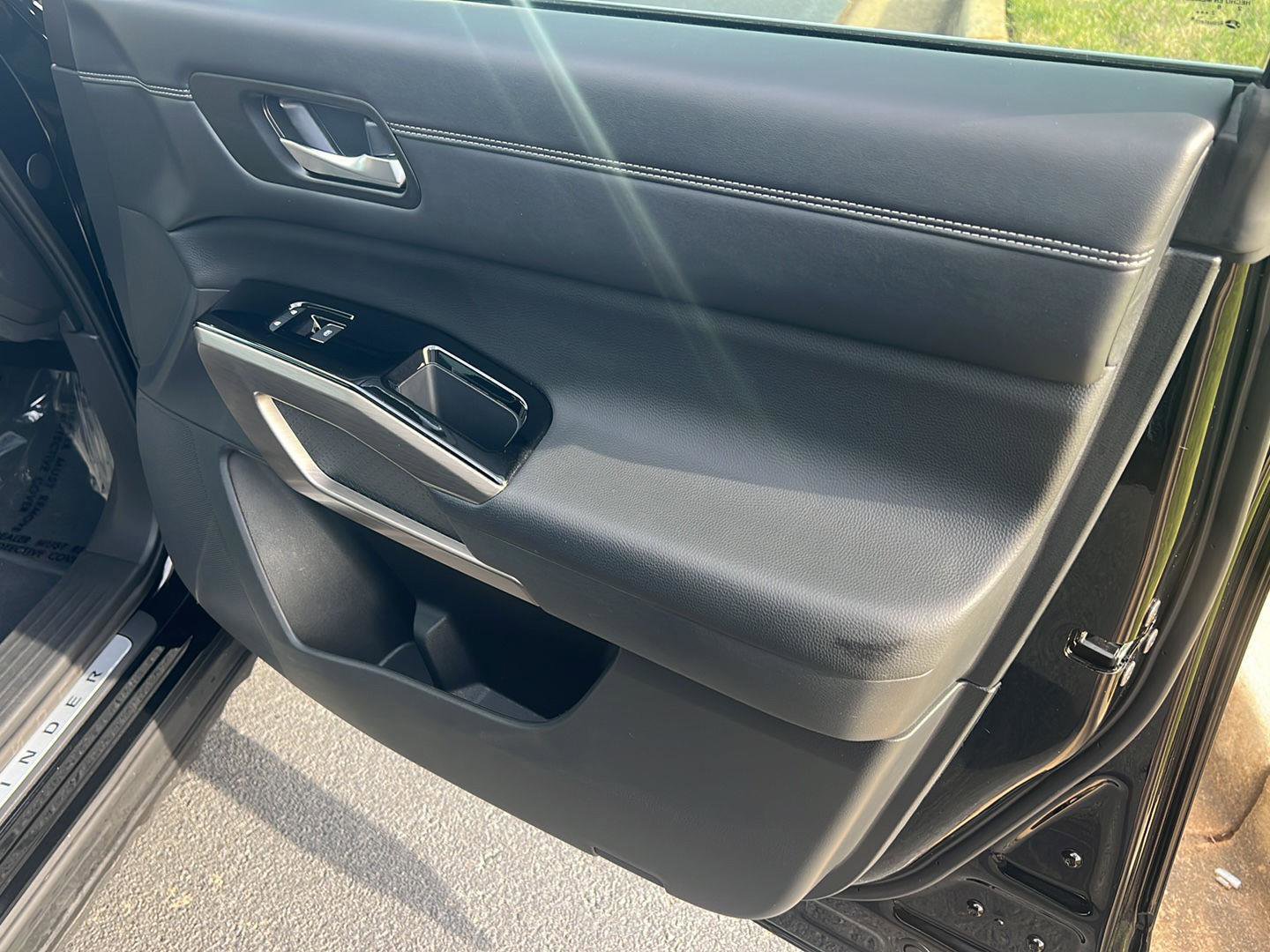 Used 2023 Nissan Pathfinder Platinum image 15