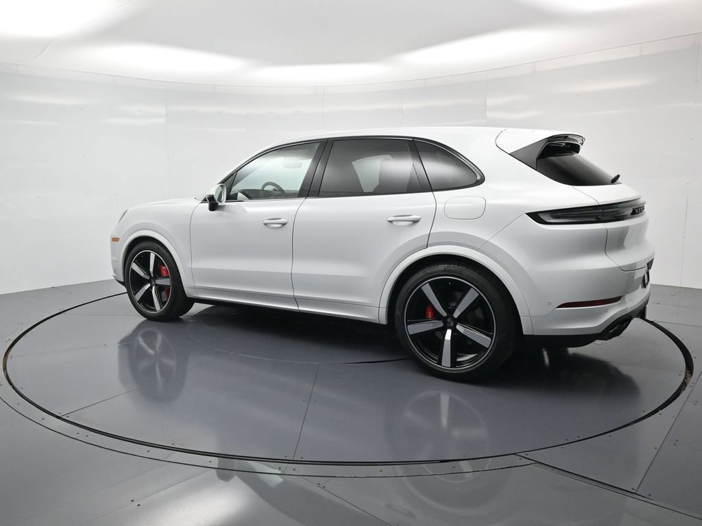 Used 2025 Porsche Cayenne Turbo AWD/4WD image 3