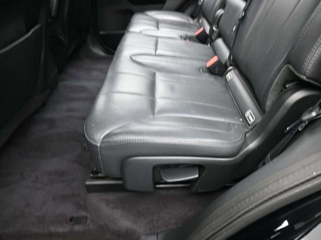 Used 2020 Land Rover Discovery SE image 31