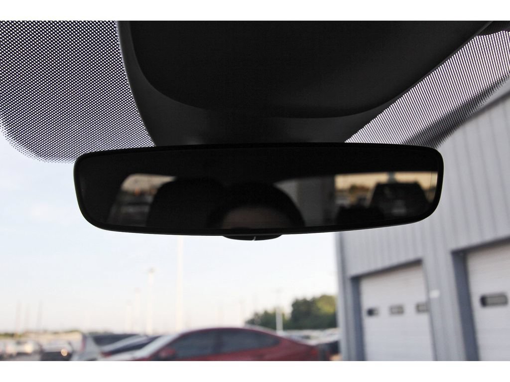 Used 2025 Volkswagen Taos SE FWD image 25