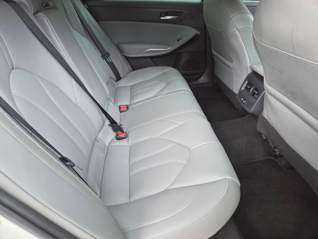 Certified 2021 Toyota Avalon XLE FWD image 17