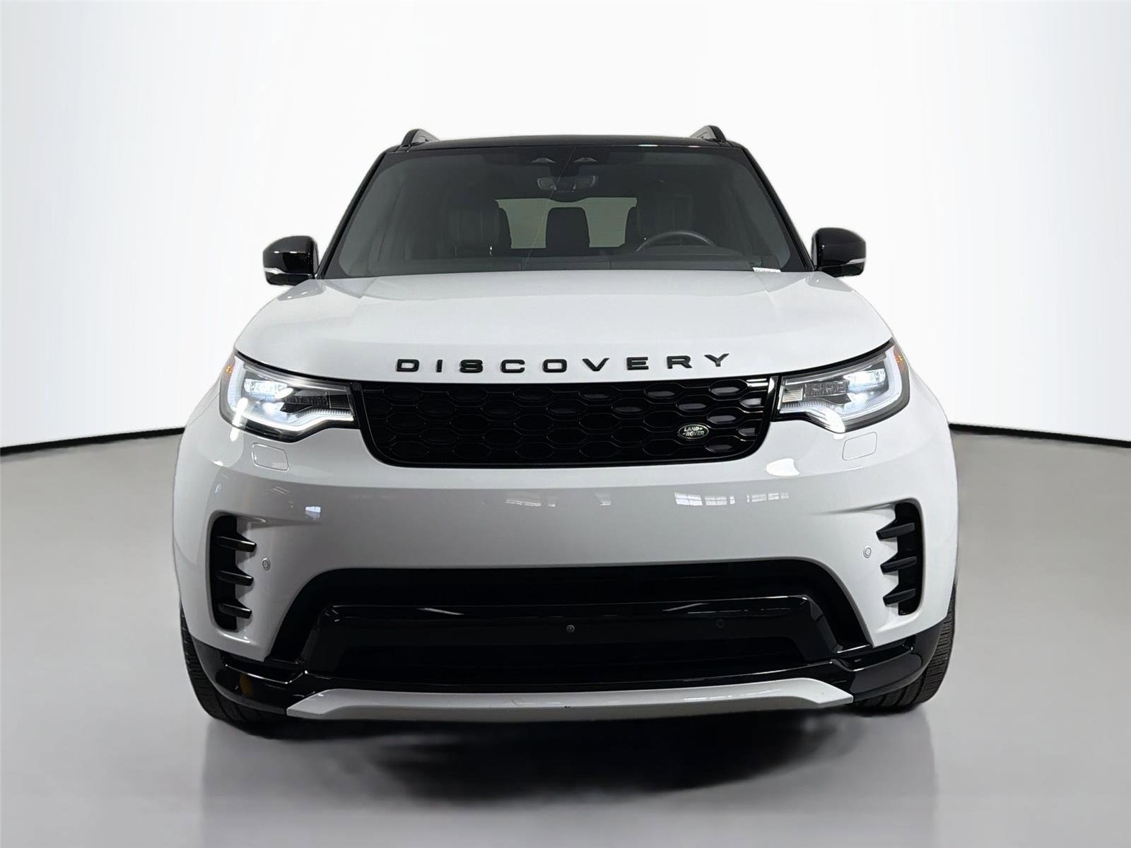 Certified 2024 Land Rover Discovery Dynamic SE AWD/4WD image 2