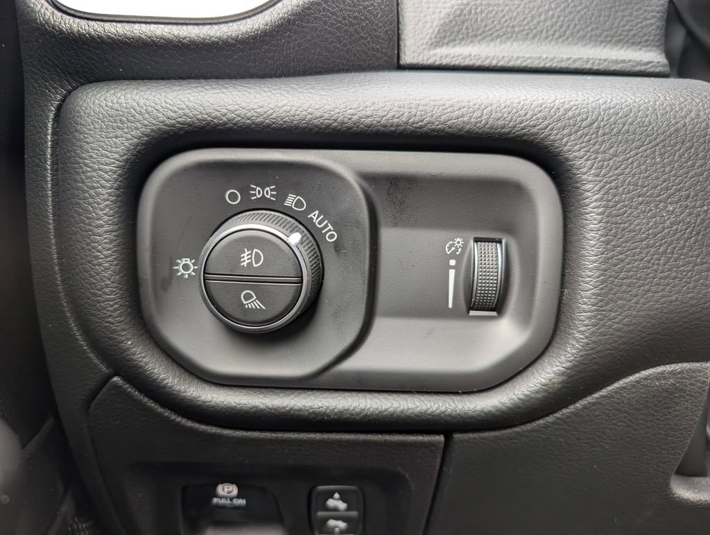 New 2026 RAM 1500 4x4 Crew Cab image 34