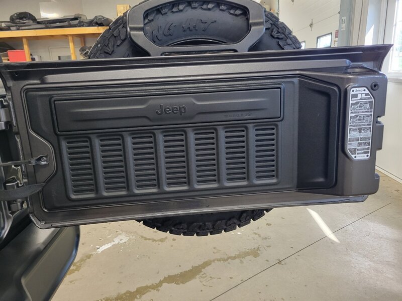 Used 2022 Jeep Wrangler Unlimited Sahara w/ Cold Weather Group AWD/4WD image 68