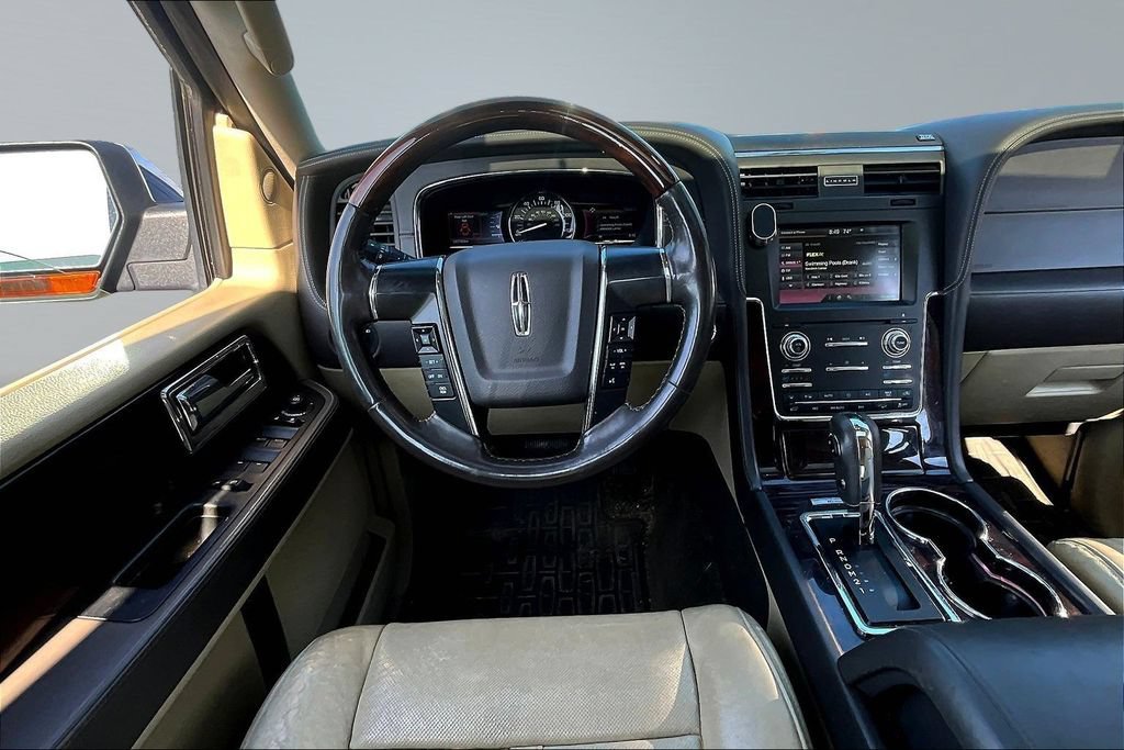 Used 2015 Lincoln Navigator 4WD w/ Equipment Group 101A Reserve image 8