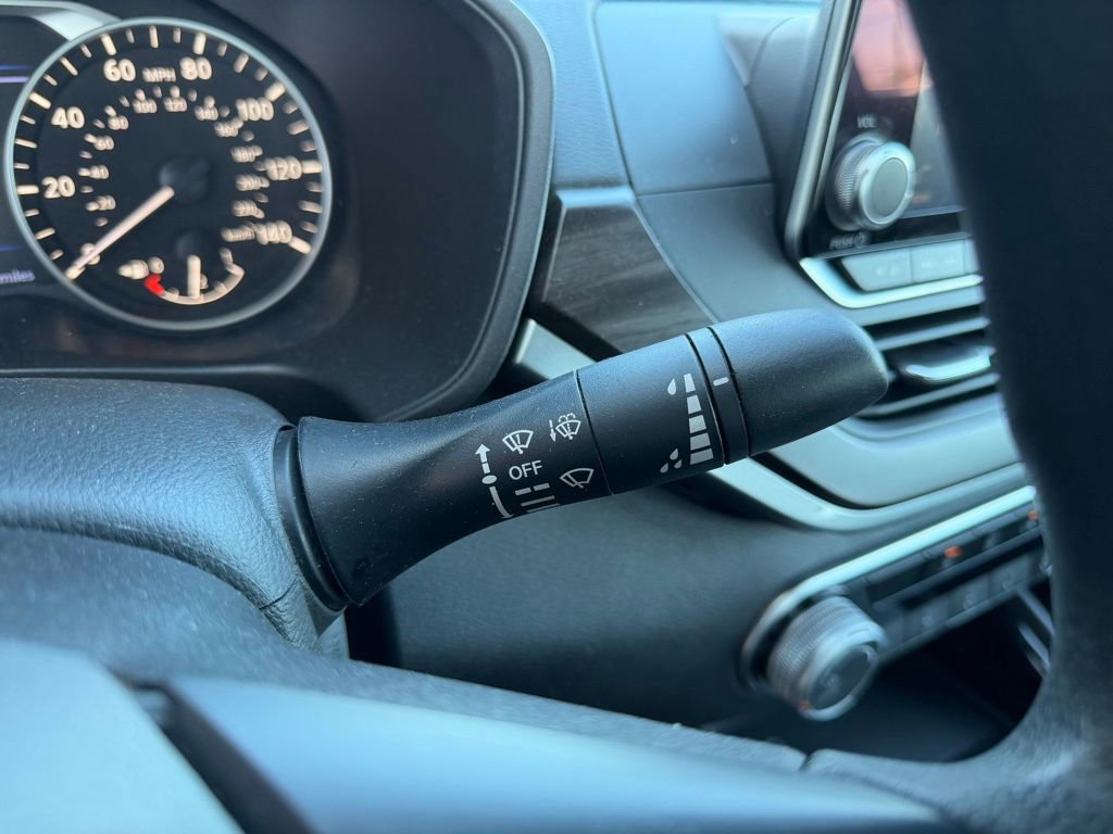 Used 2024 Nissan Altima 2.5 SV image 18