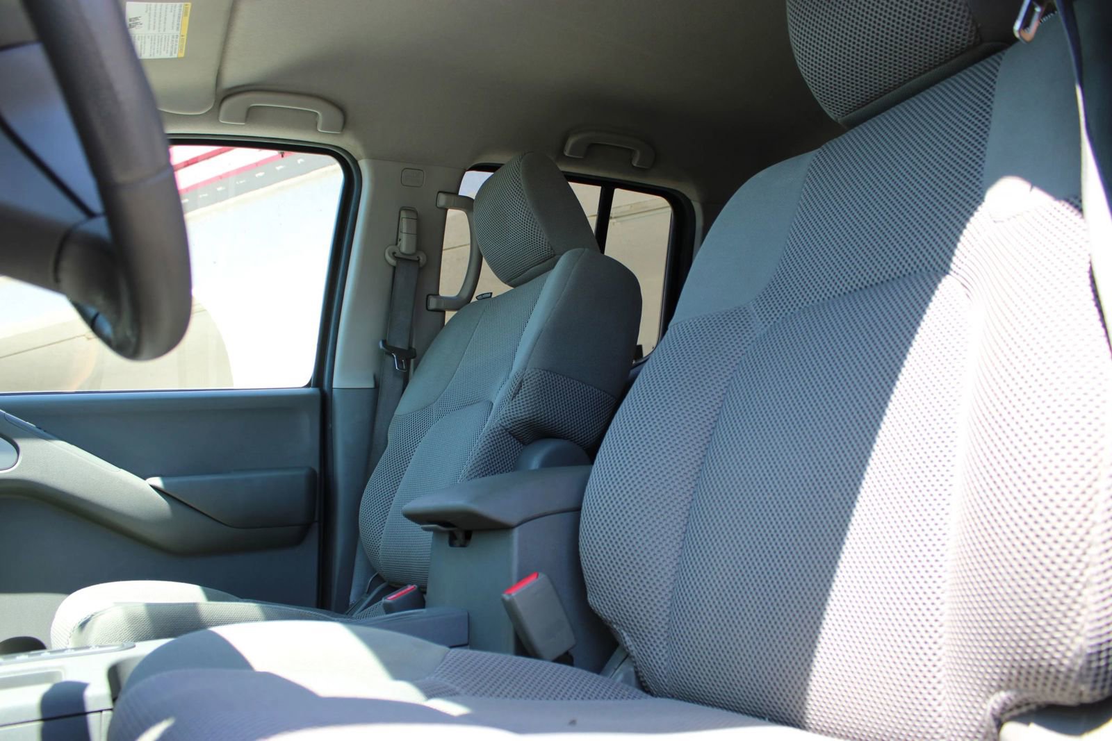 Used 2014 Nissan Frontier SV w/ SV Value Truck Package image 8