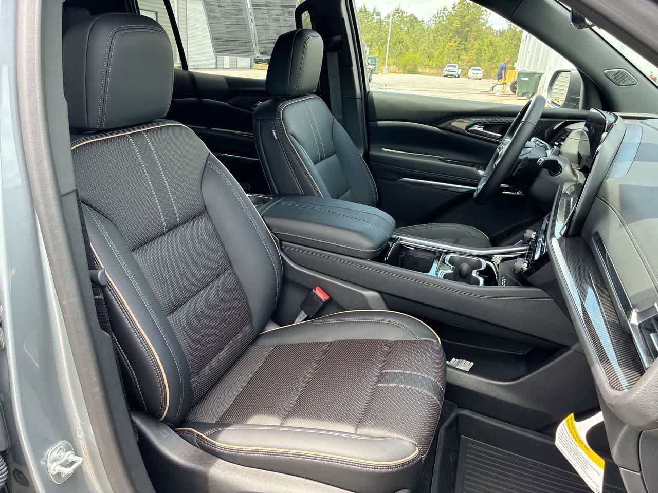 Used 2025 Chevrolet Traverse High Country w/ LPO, Floor Liner Package FWD image 28