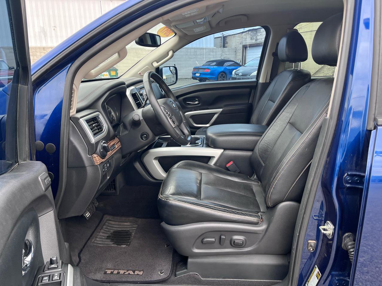 Used 2017 Nissan Titan SL image 21