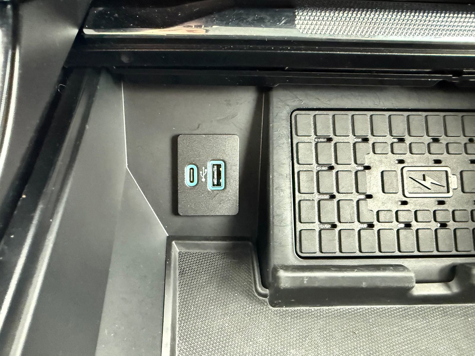 Used 2023 Ford F150 Lariat w/ Trailer Tow Package image 29