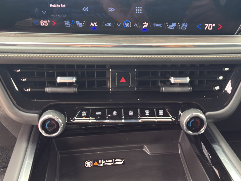 Used 2026 Chevrolet Suburban Premier RWD image 31